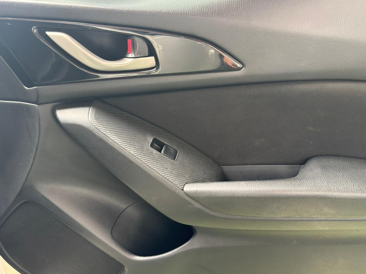 MAZDA 3 2017