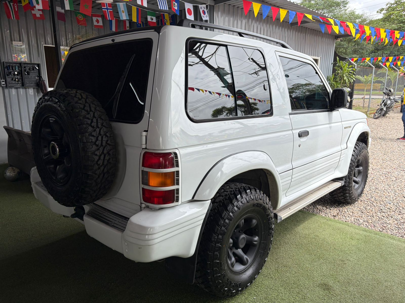 MITSUBISHI MONTERO 2005