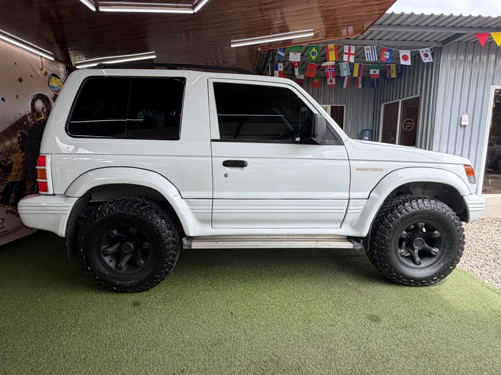 MITSUBISHI MONTERO 2005
