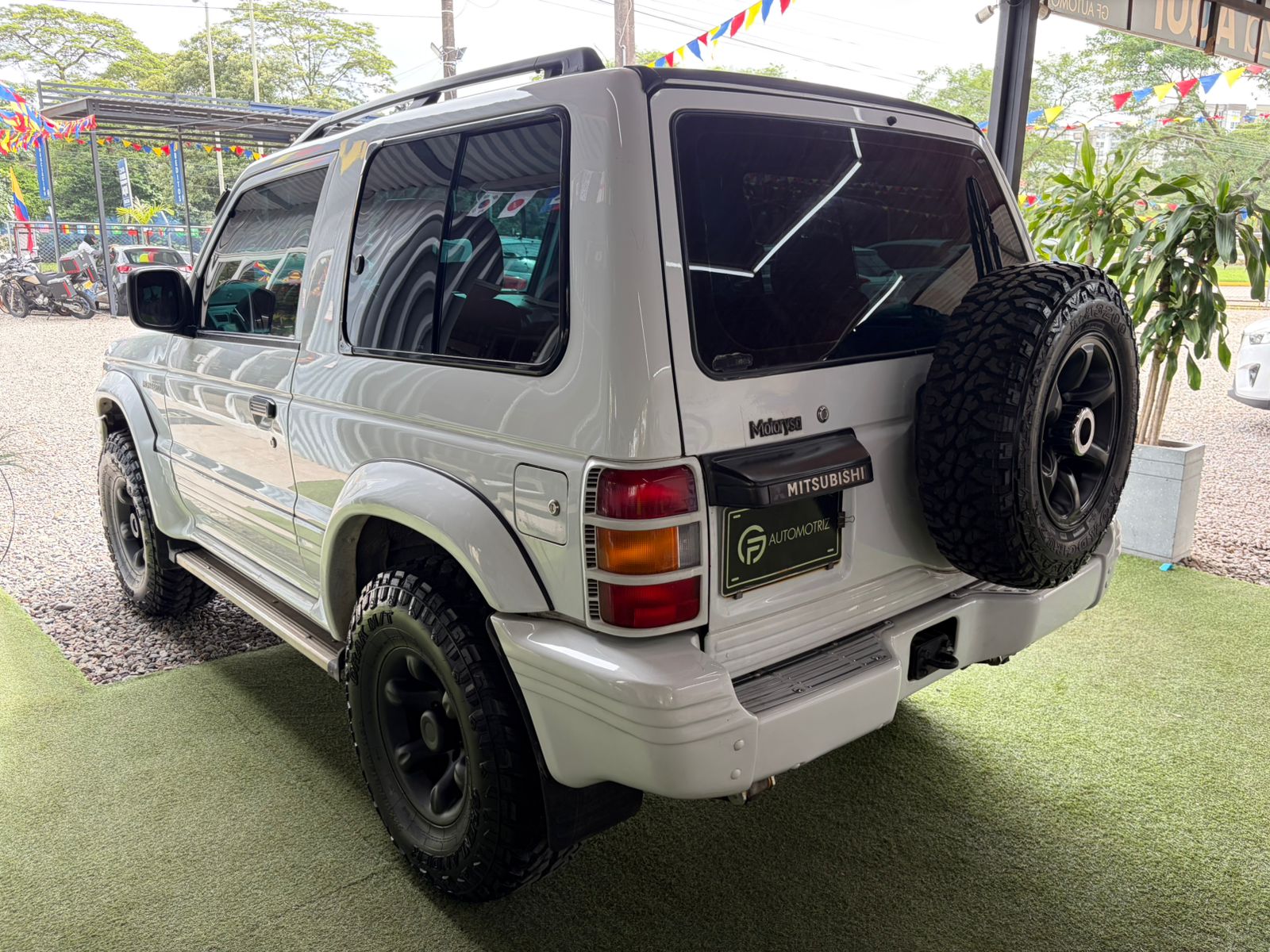MITSUBISHI MONTERO 2005