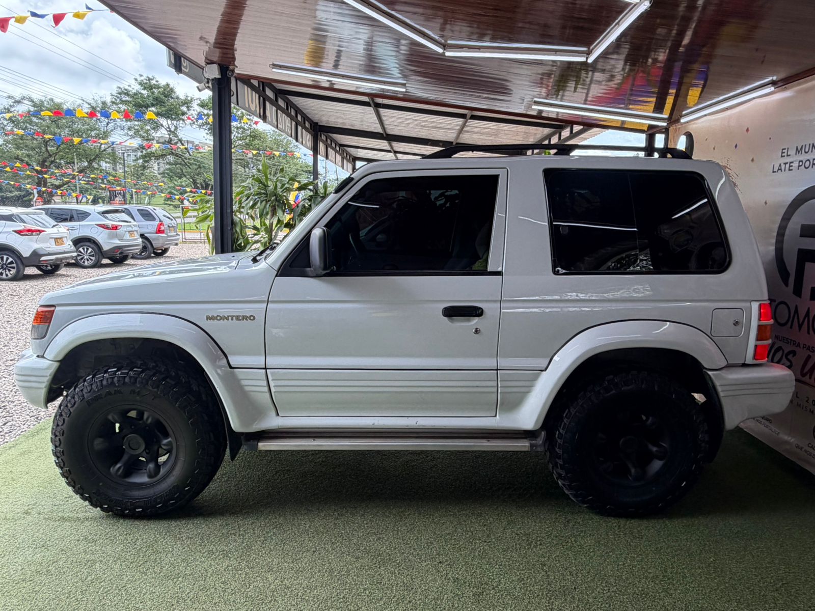 MITSUBISHI MONTERO 2005