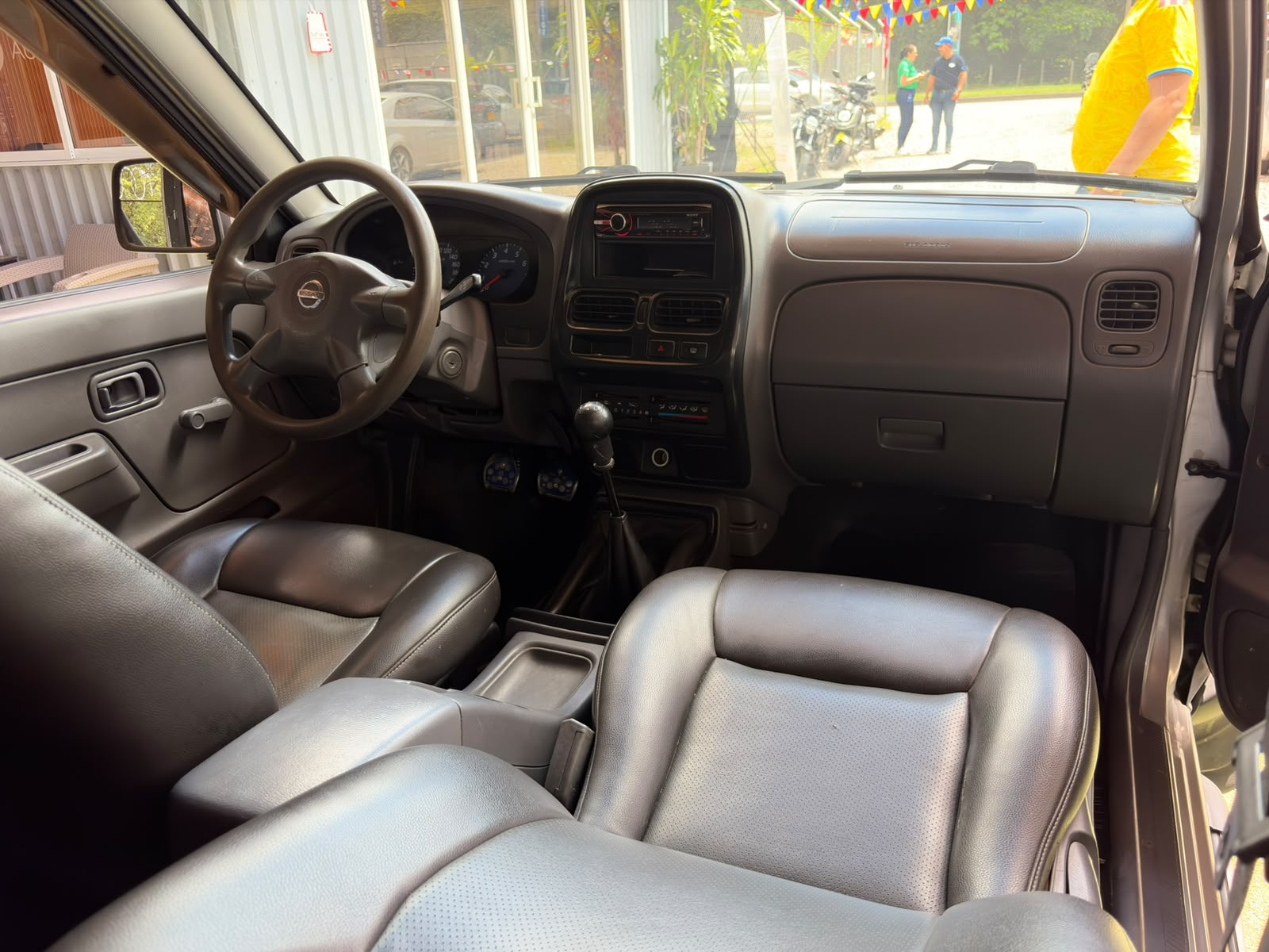 NISSAN FRONTIER 2011
