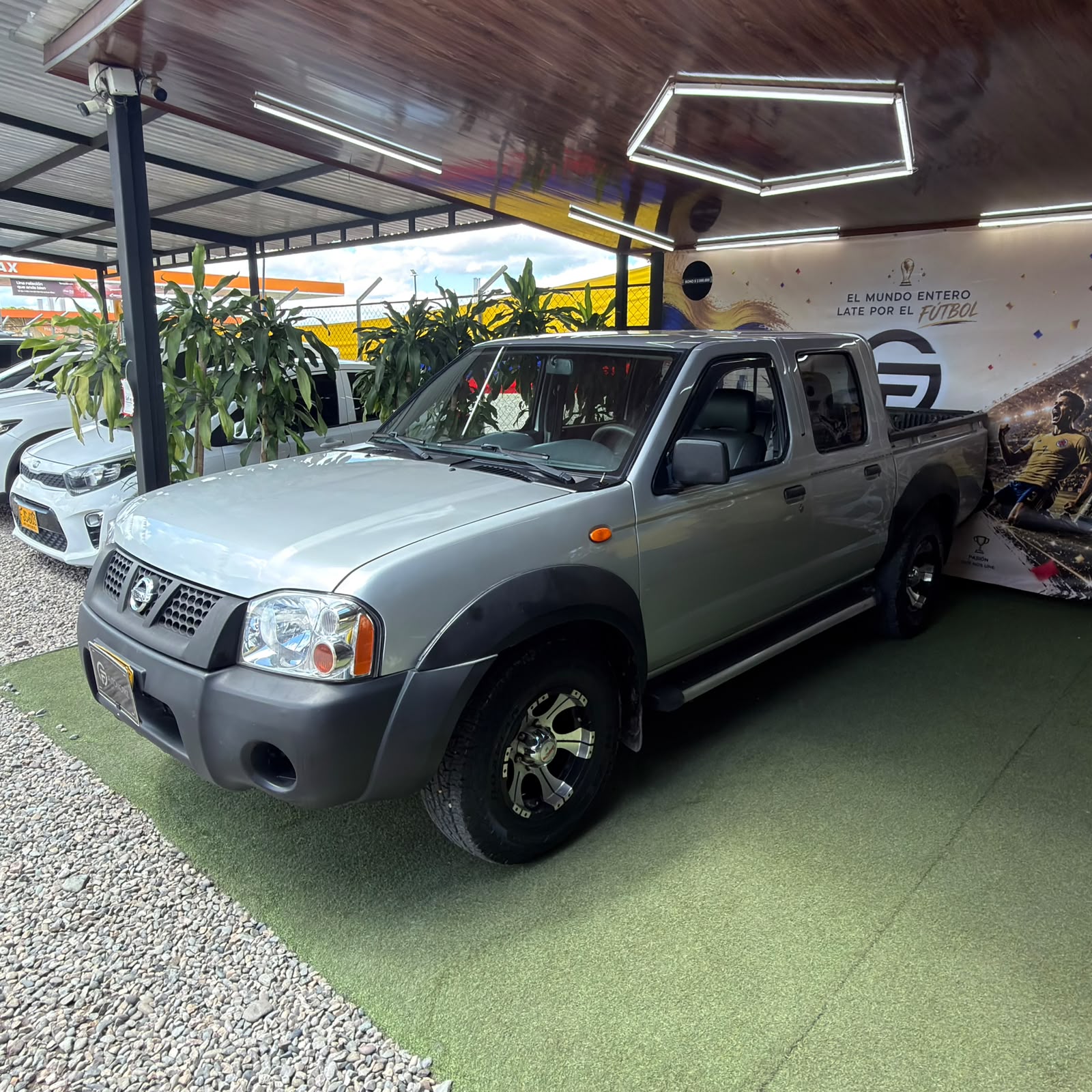 NISSAN FRONTIER 2011