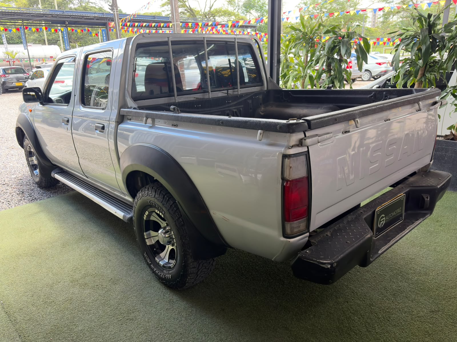 NISSAN FRONTIER 2011