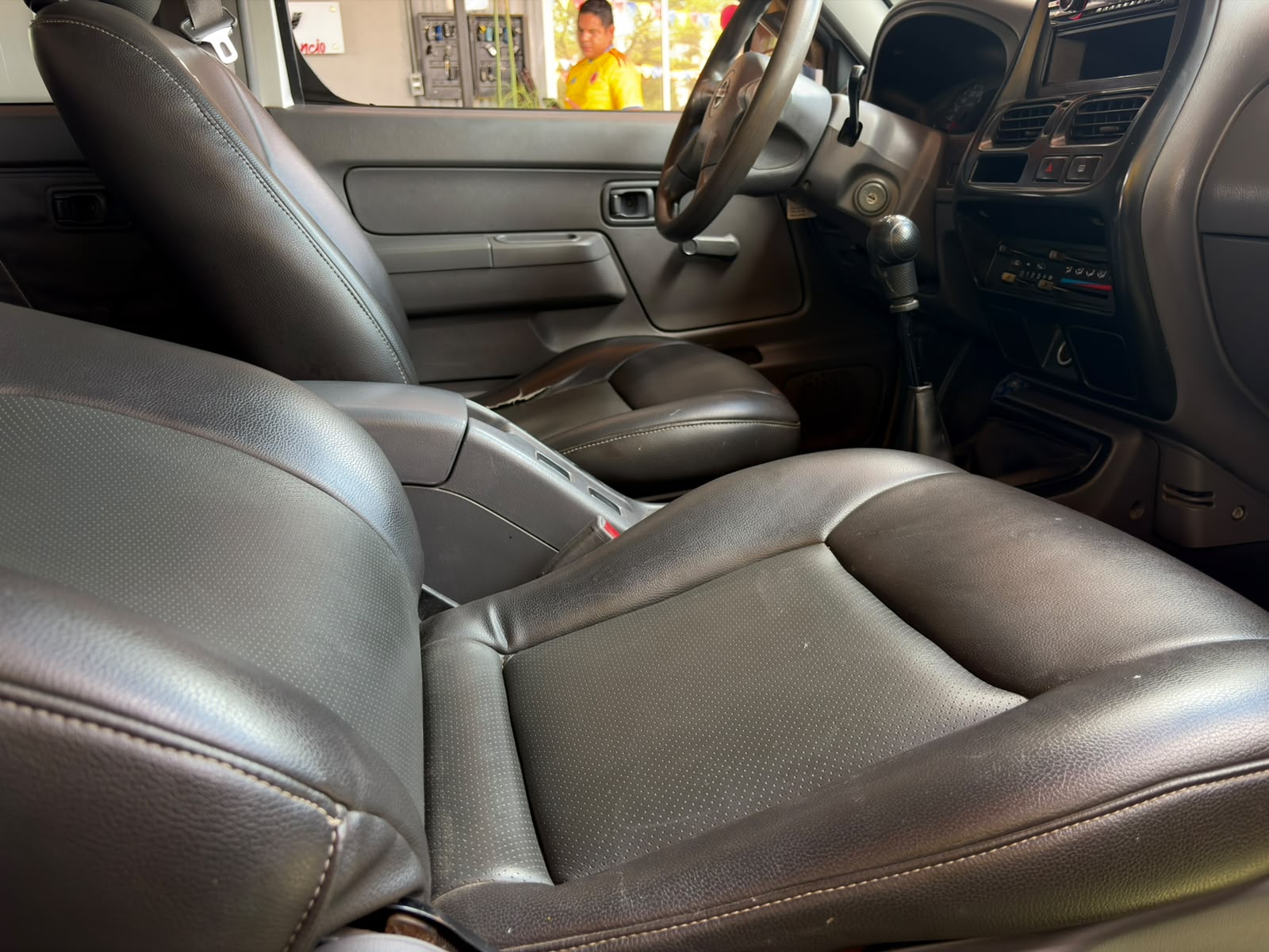 NISSAN FRONTIER 2011