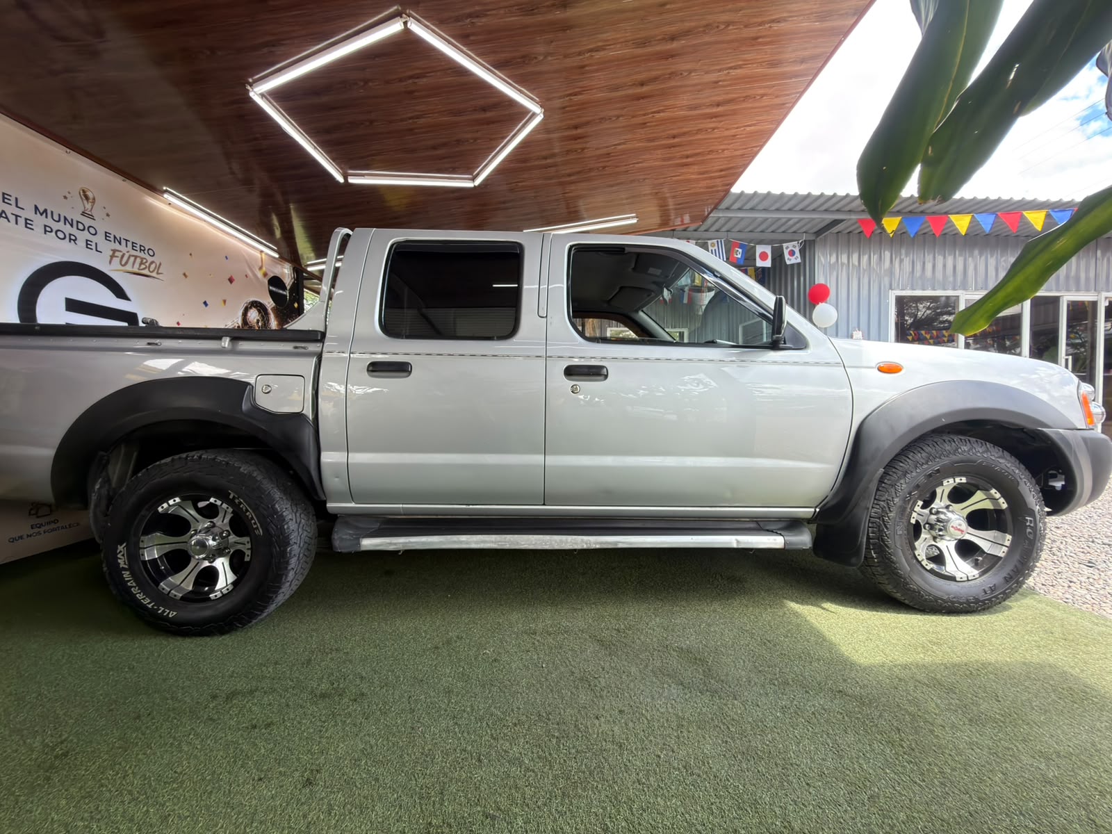 NISSAN FRONTIER 2011