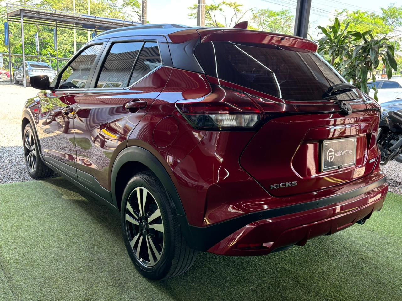 NISSAN KICKS 2025
