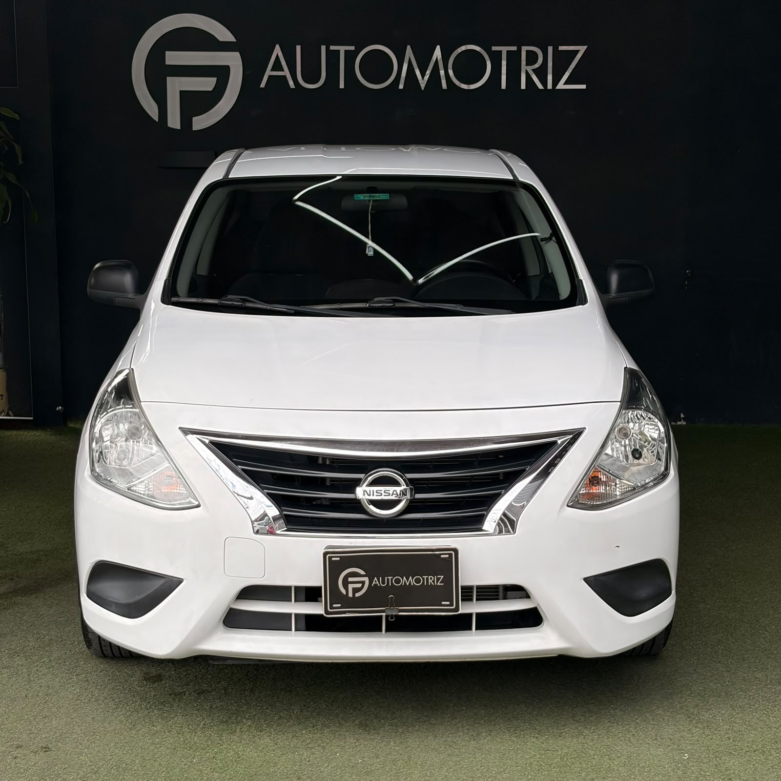 NISSAN VERSA 2017