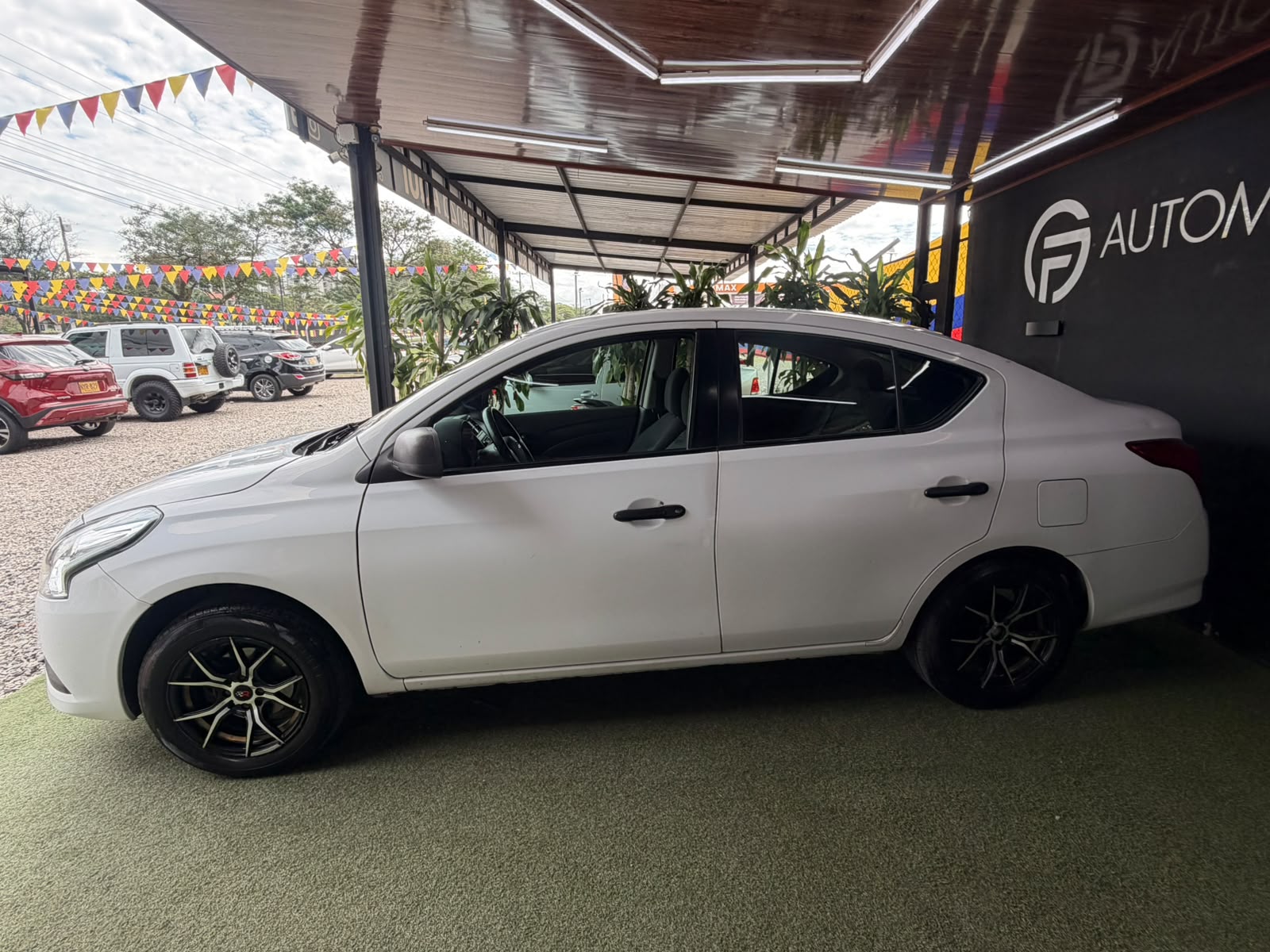 NISSAN VERSA 2017