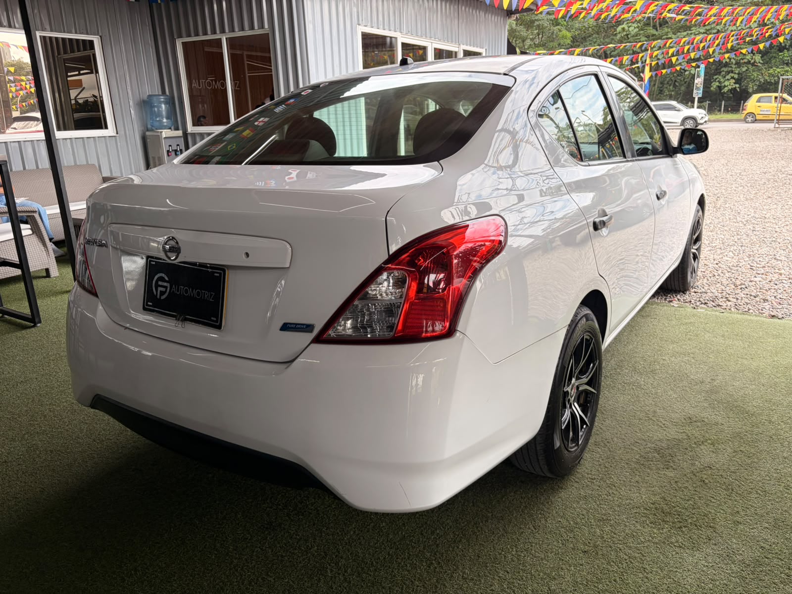 NISSAN VERSA 2017