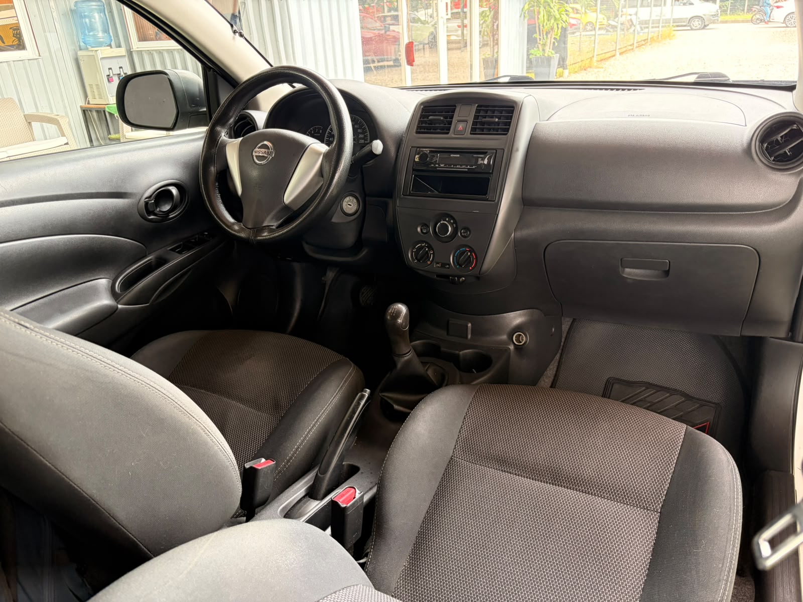 NISSAN VERSA 2017
