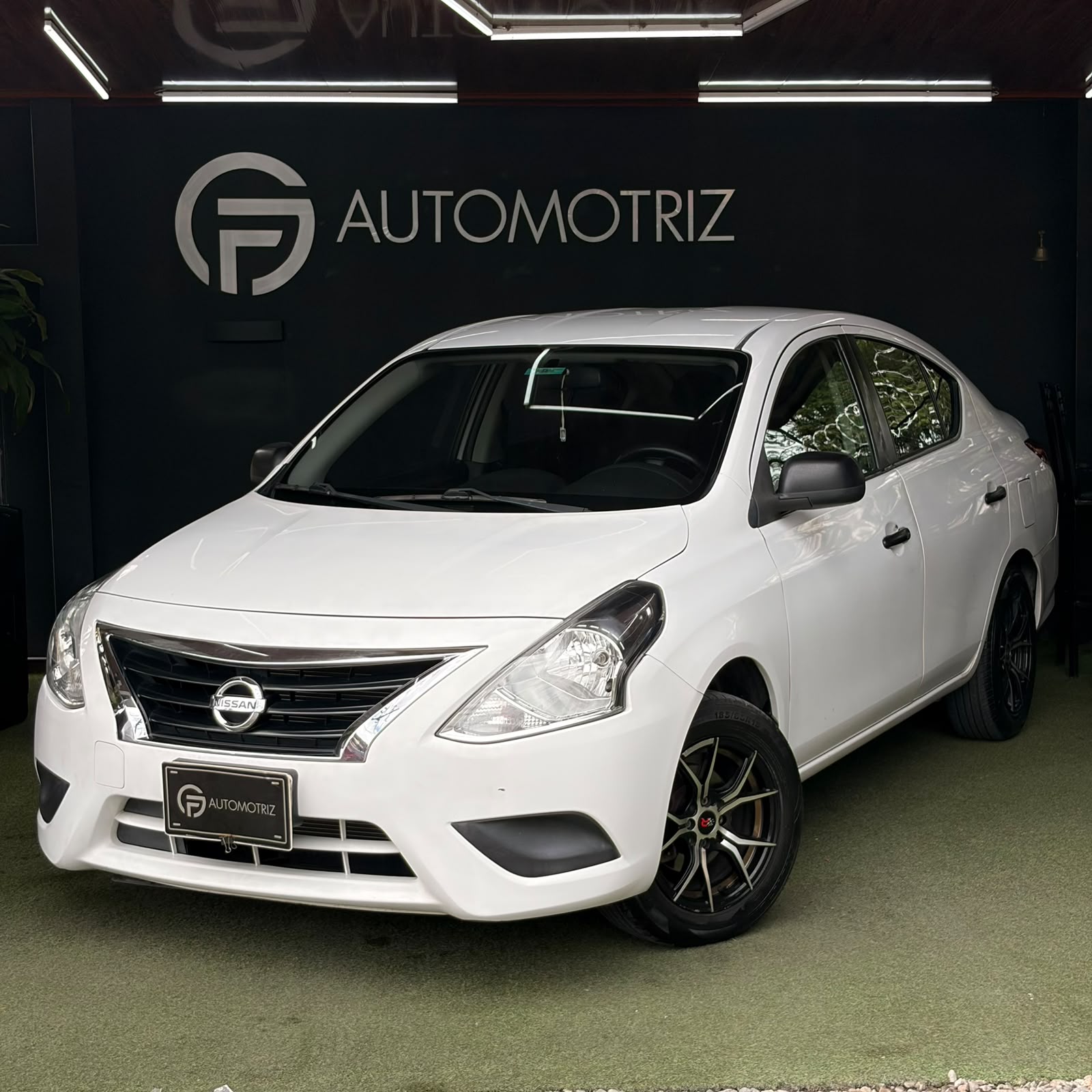 NISSAN VERSA 2017