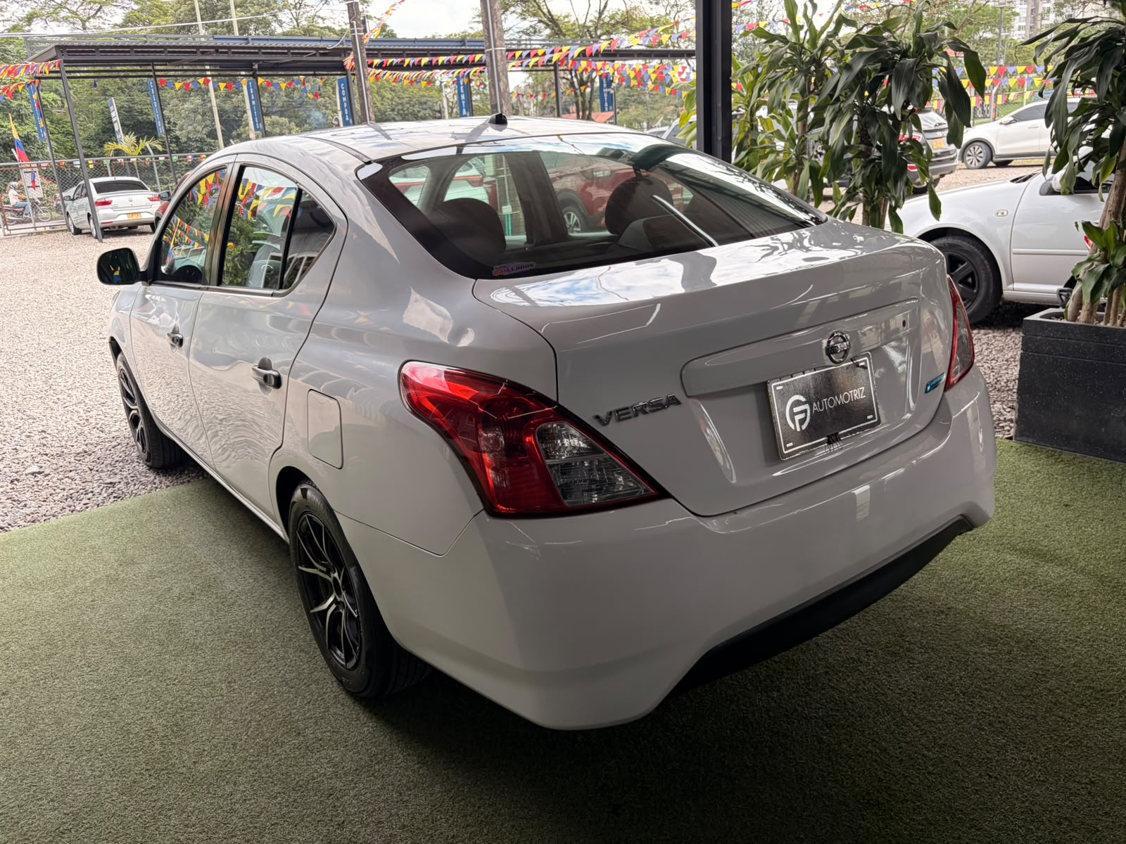 NISSAN VERSA 2017