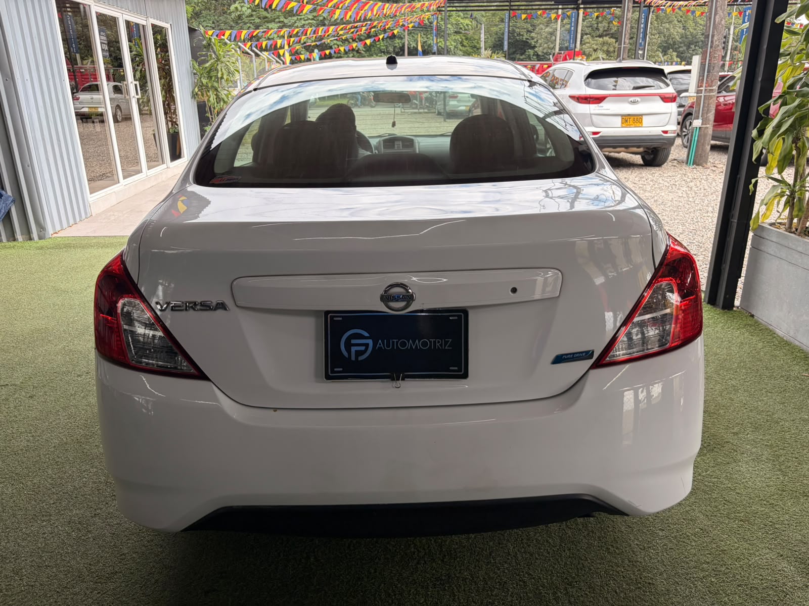 NISSAN VERSA 2017