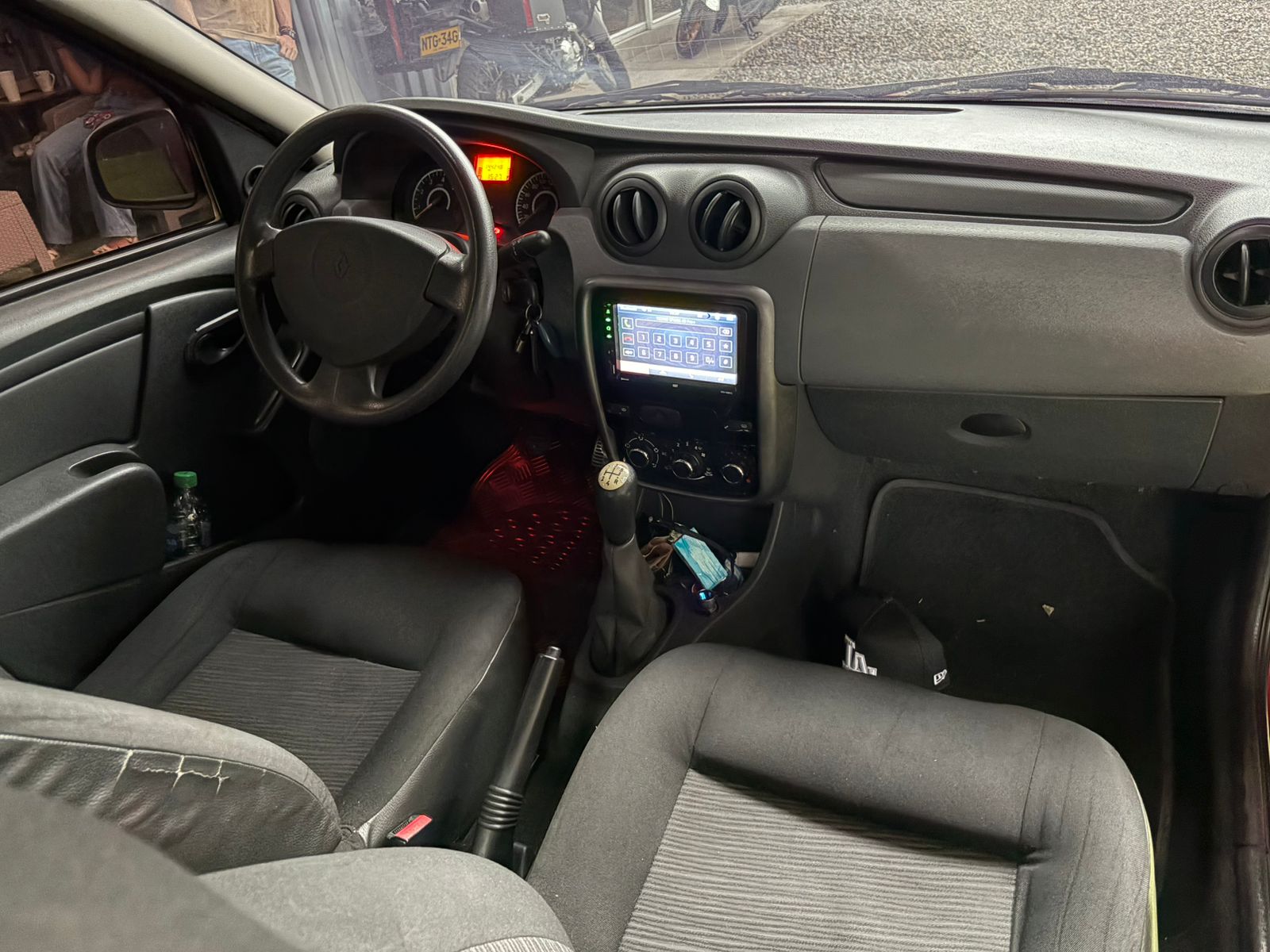 RENAULT LOGAN 2016