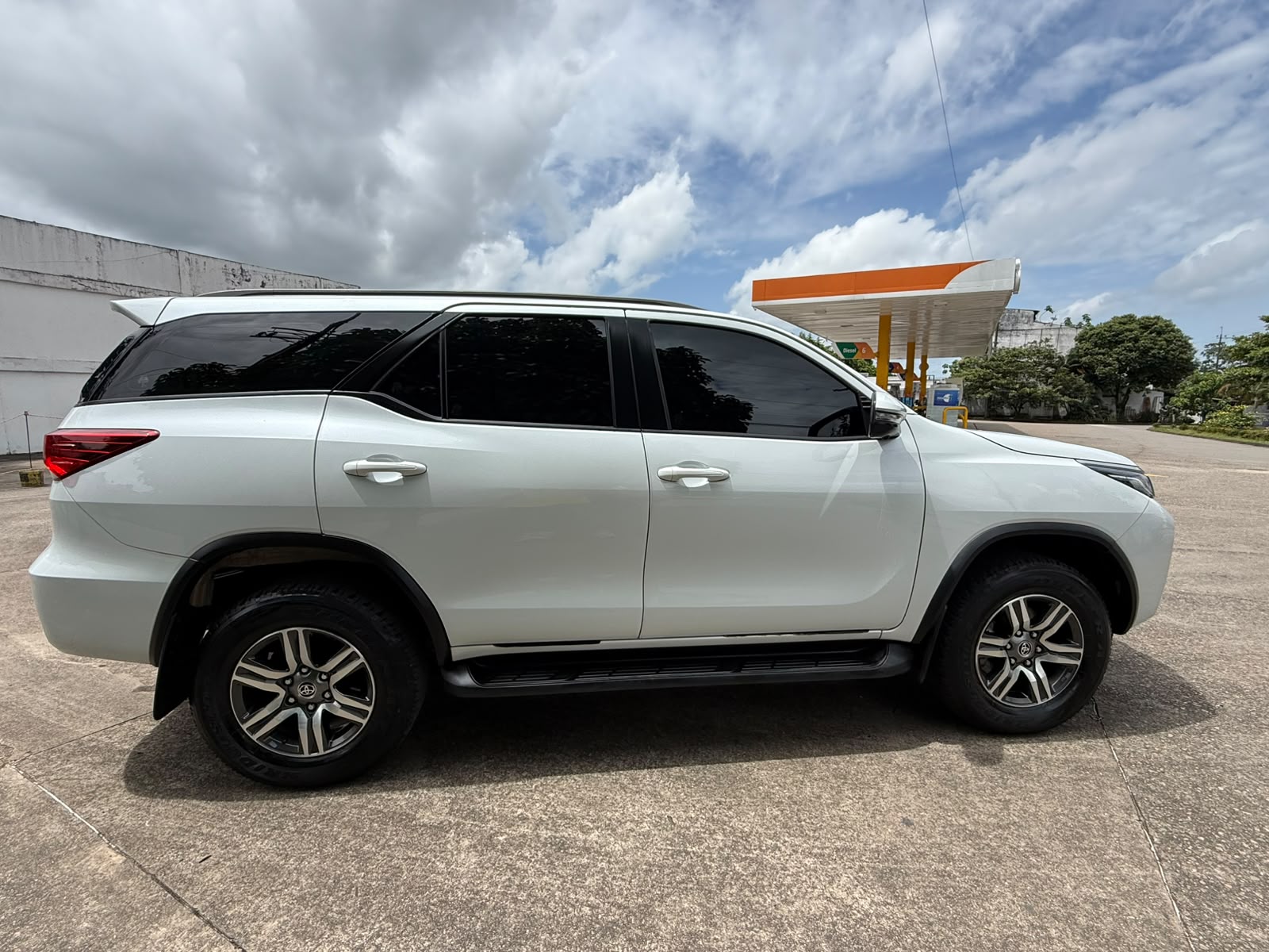 TOYOTA FORTUNER 2023